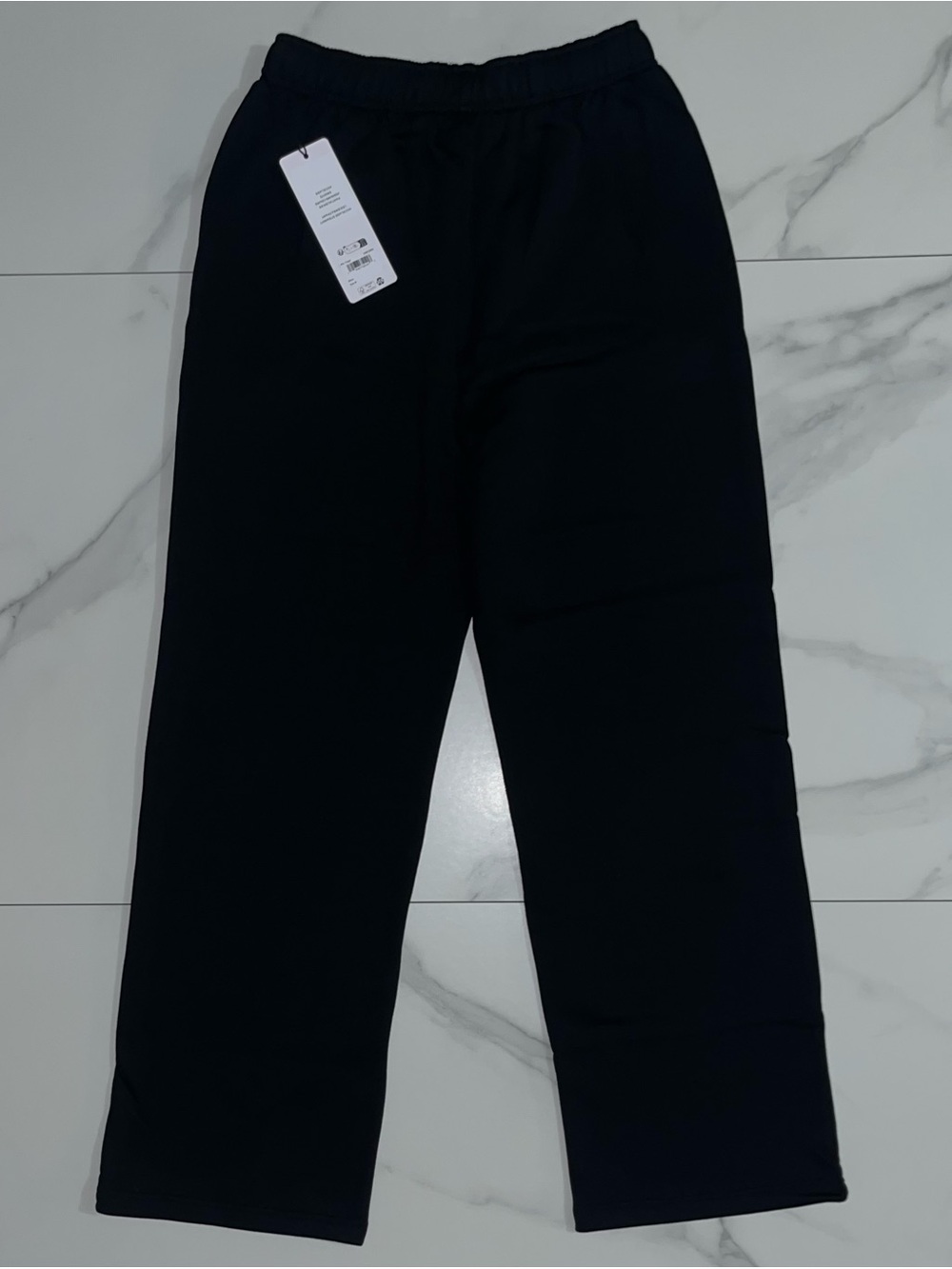 Alo Yoga Accolade Straight Leg Sweatpants Black Logo NWT Size Medium - Picture 2 of 11
